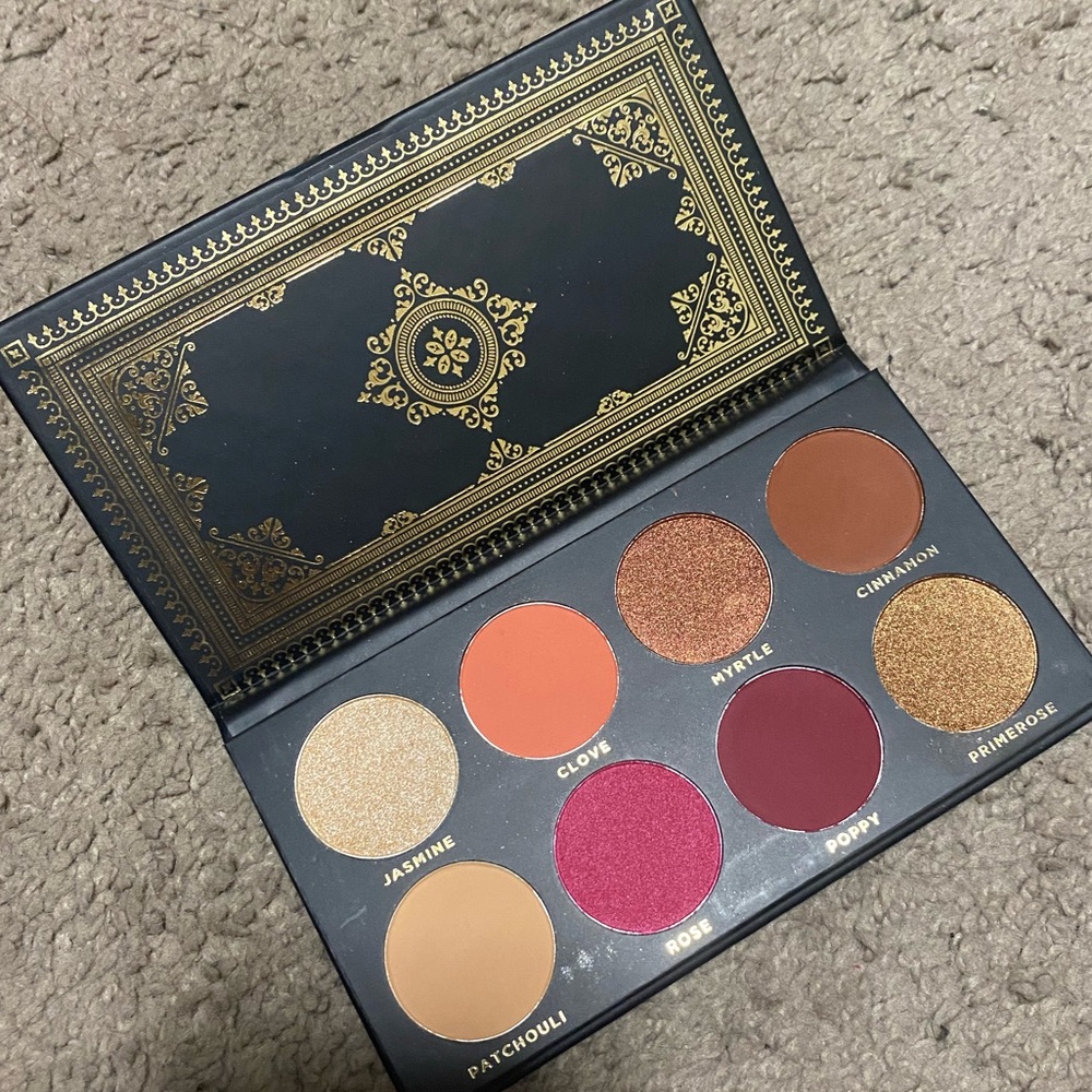 Ace Beauté Grandiose Eyeshadow Palette